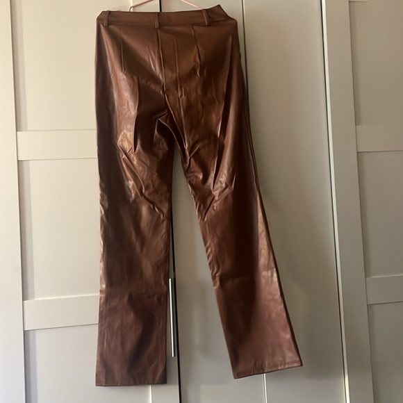 Set from Sundays. The bottoms are a vegan leather size M. The top is a size S - Picture 4 of 4